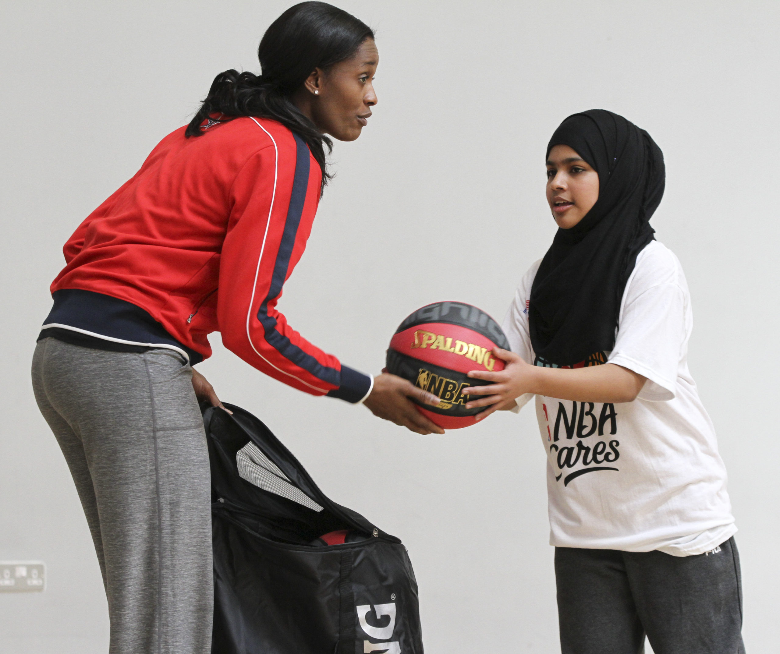 Swin Cash Works With A Young Player